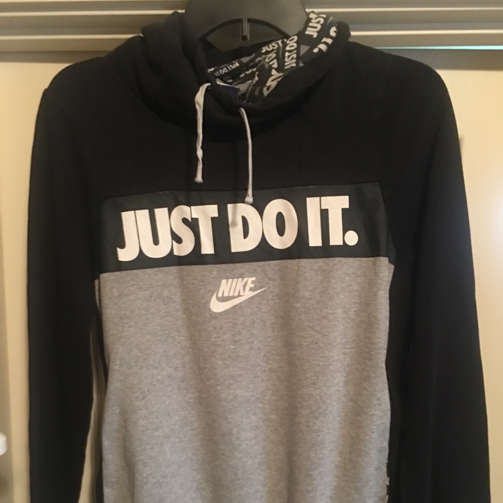 Women’s Nike sweatshirt